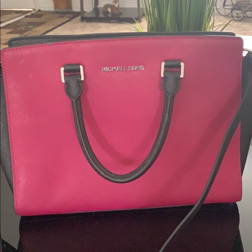 Beautiful Michael Kors Black and pink Original
